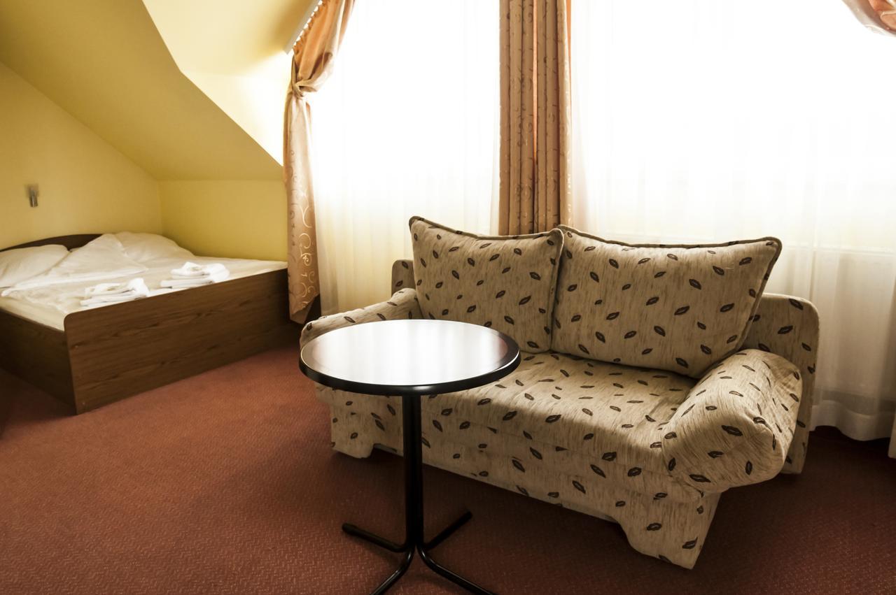 Hotel Olenka Шидловець Екстер'єр фото